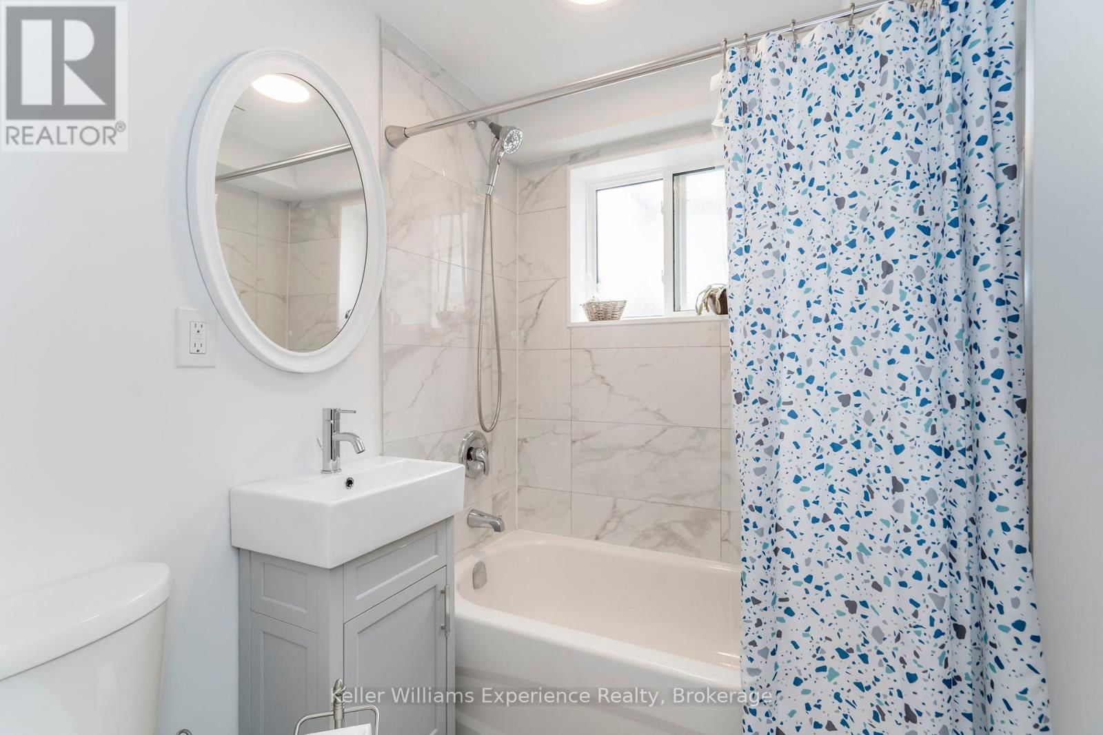 857 VICTORIA STREET Image 24