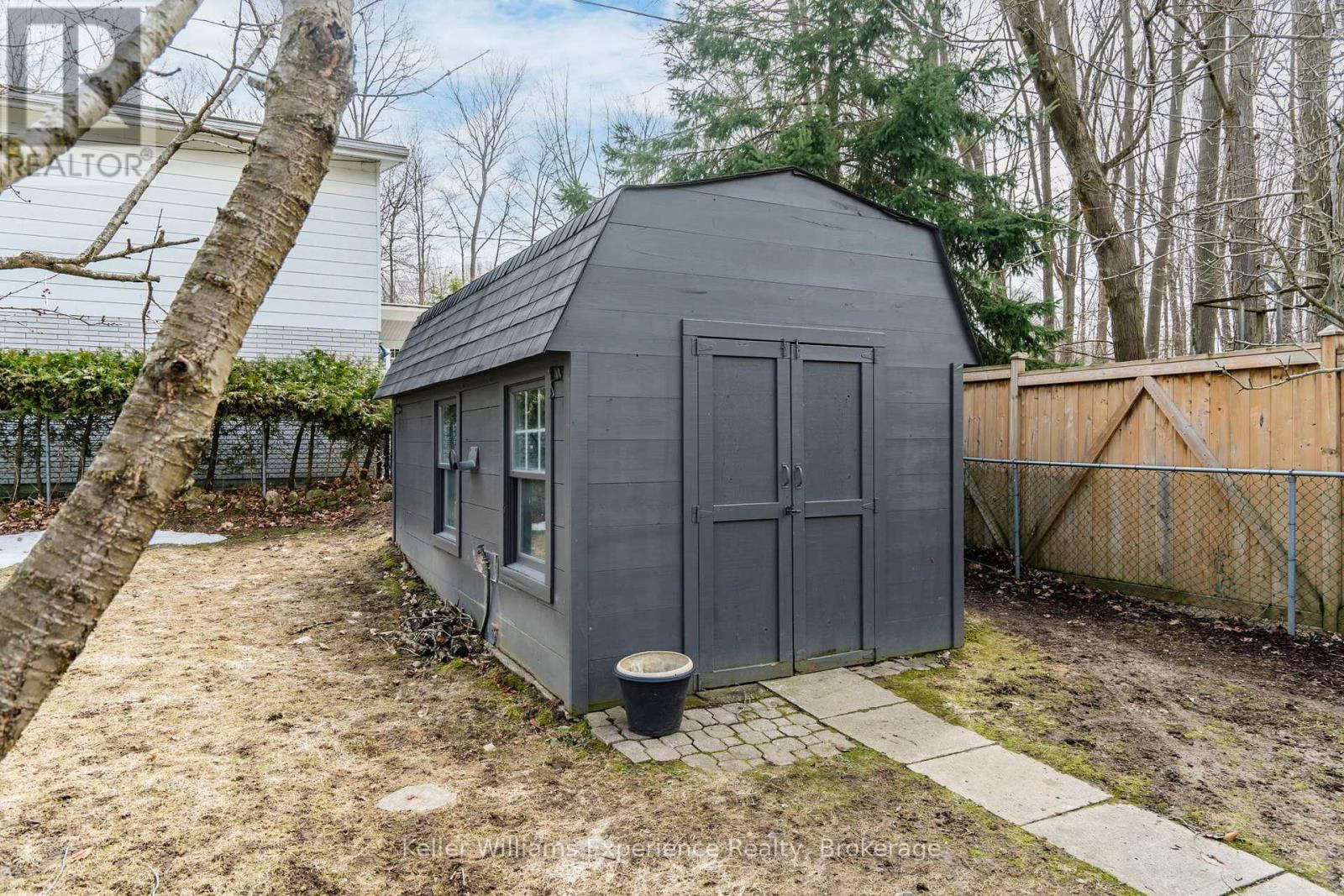 857 VICTORIA STREET Image 31