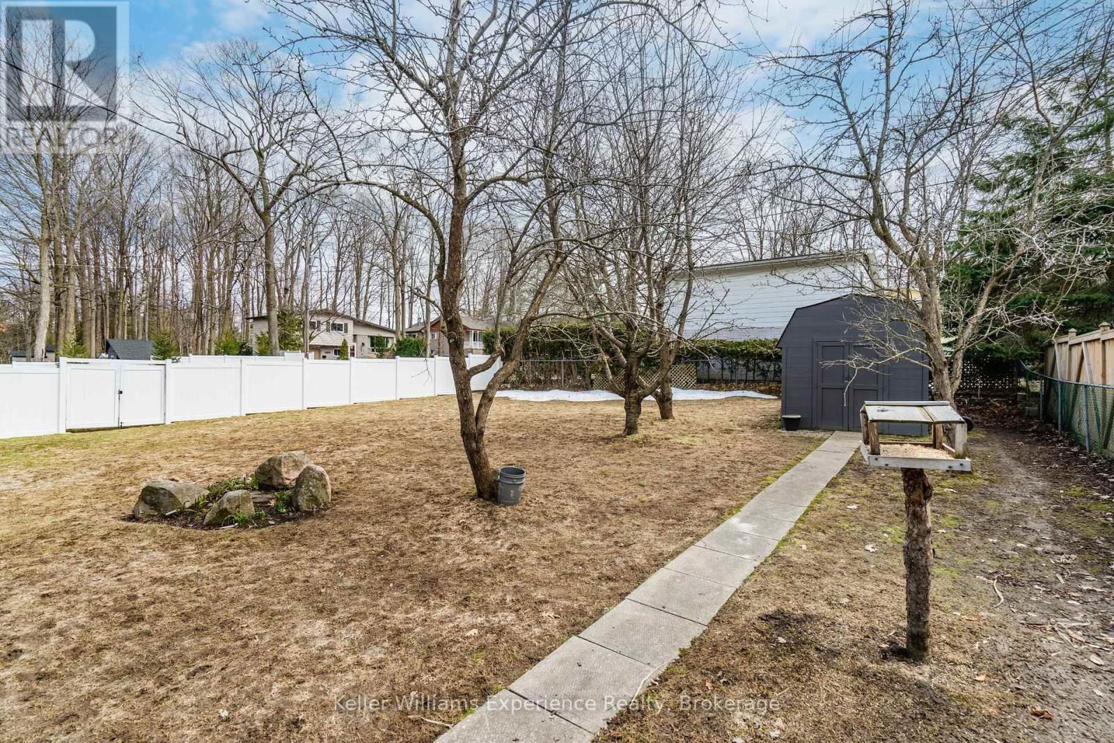 857 VICTORIA STREET Image 32