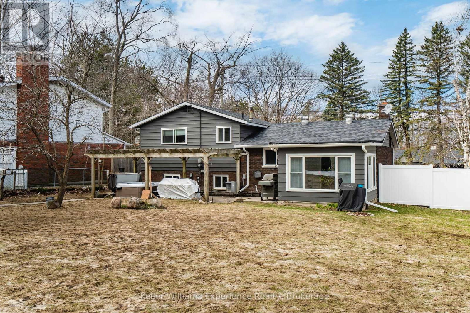 857 VICTORIA STREET Image 35