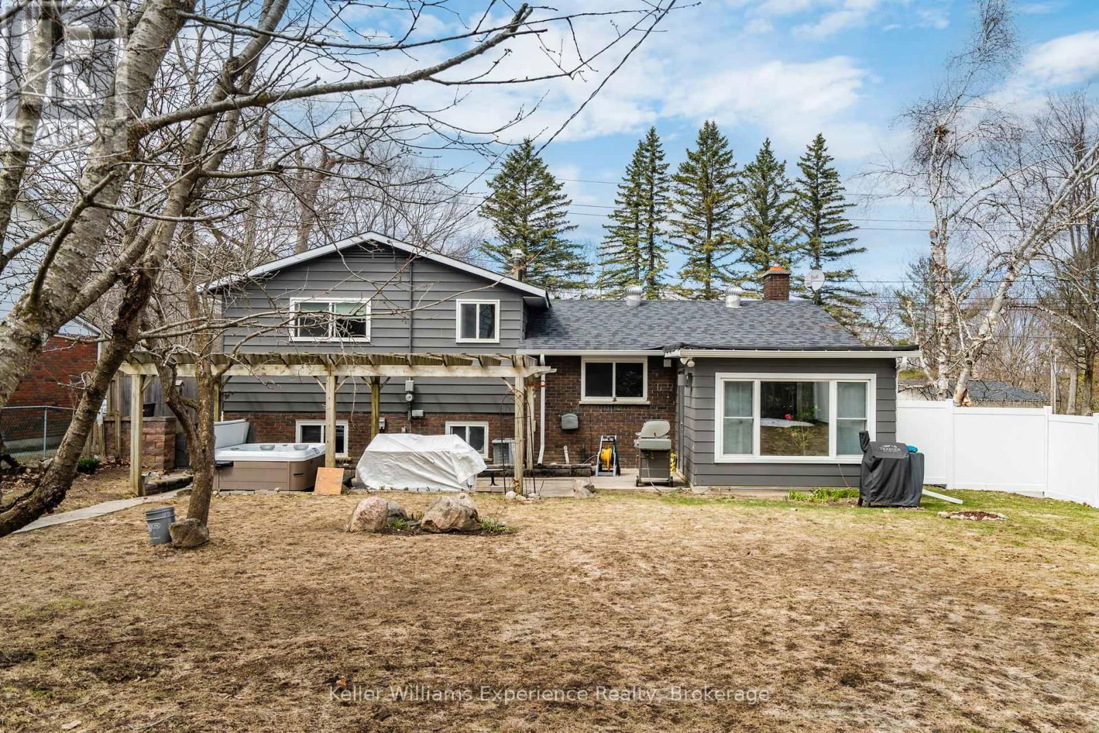 857 VICTORIA STREET Image 36