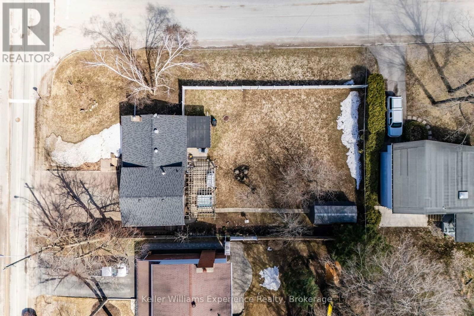 857 VICTORIA STREET Image 37