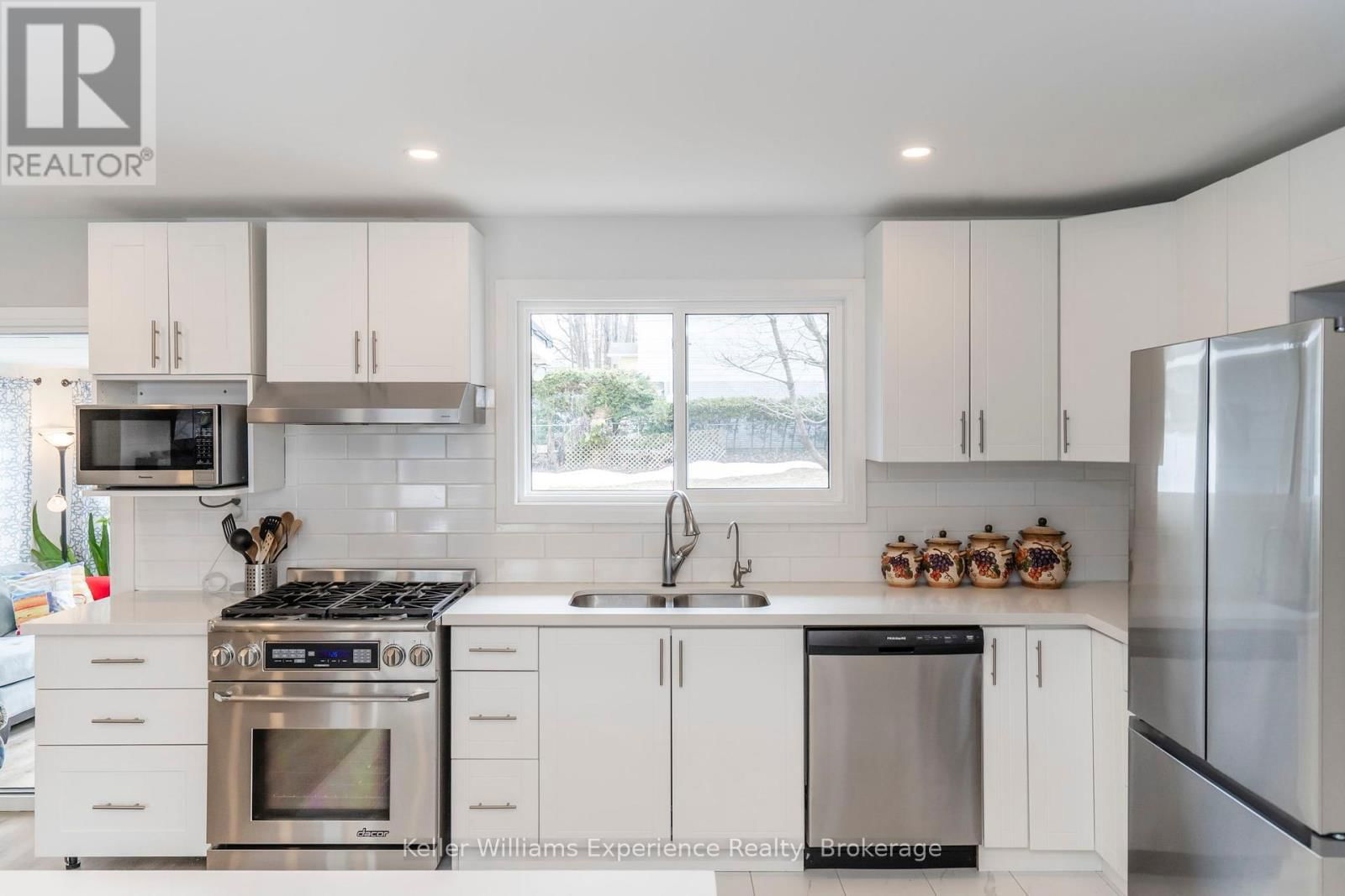 857 VICTORIA STREET Image 7