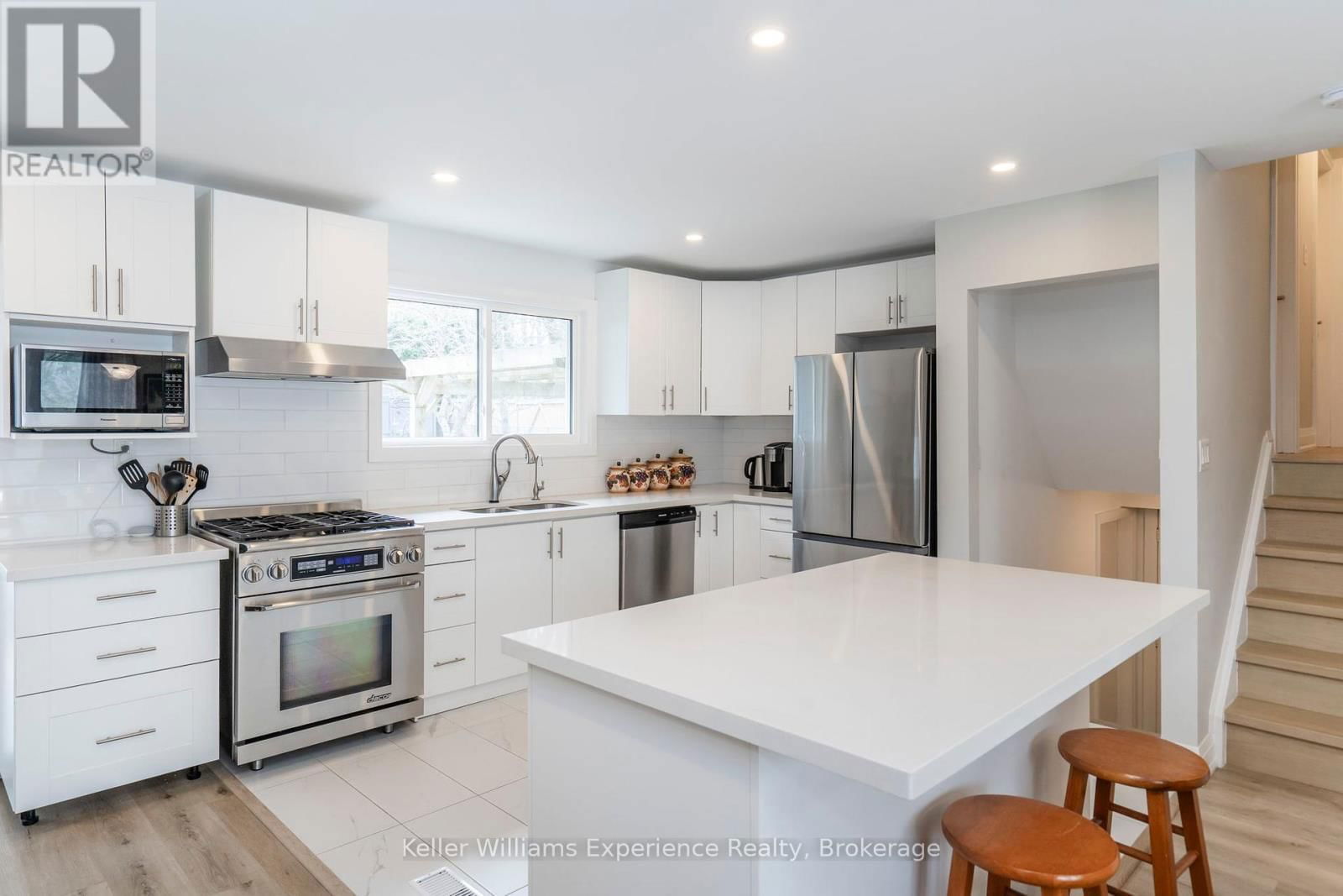 857 VICTORIA STREET Image 8