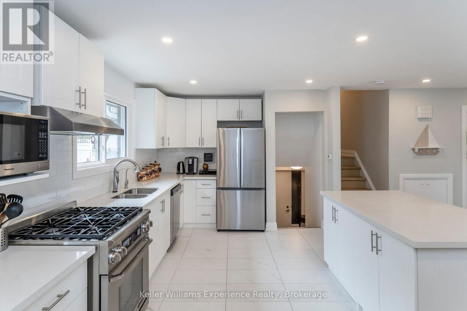 857 VICTORIA STREET Image 9