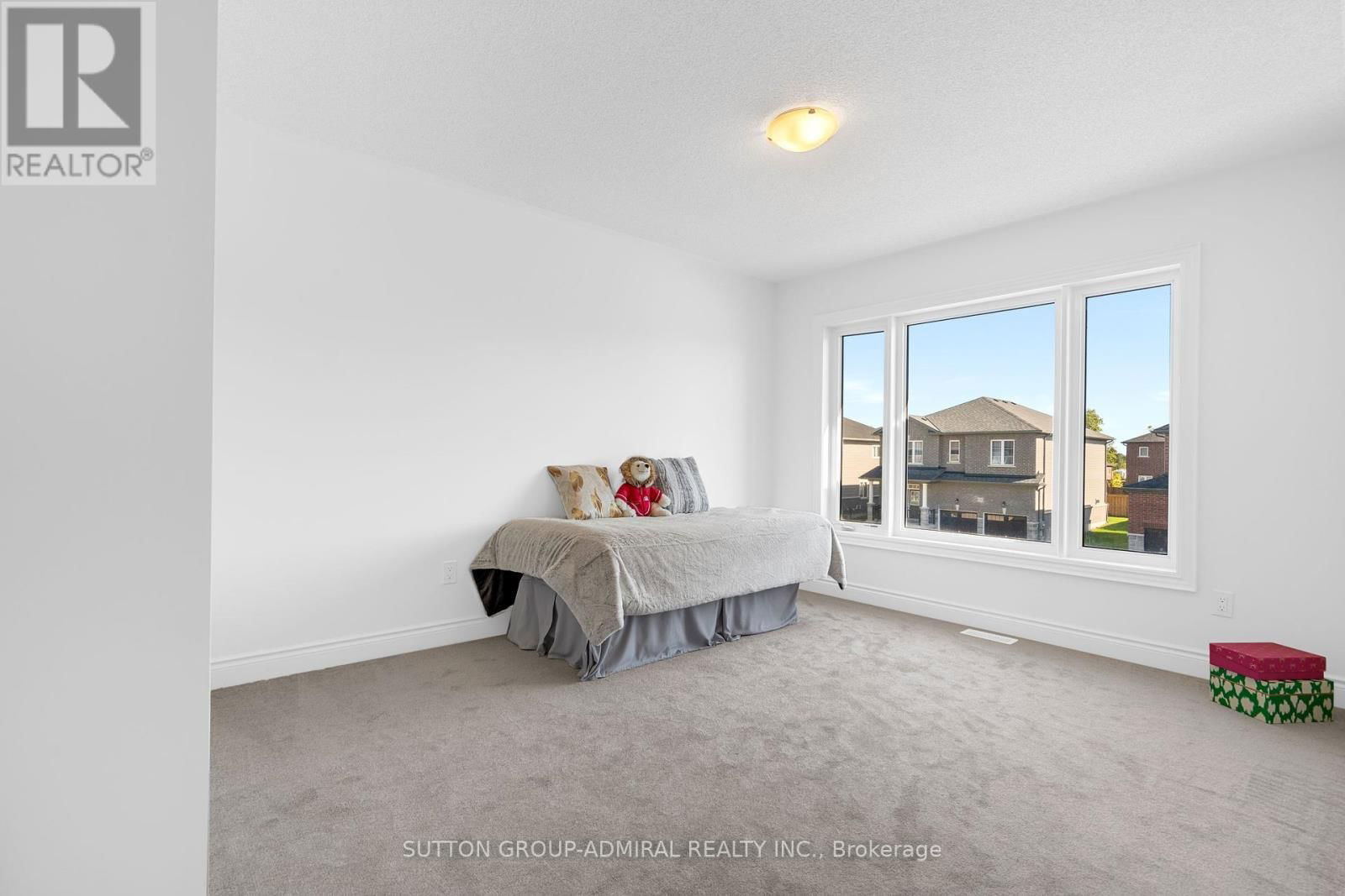 22 AUTUMN DRIVE Image 18