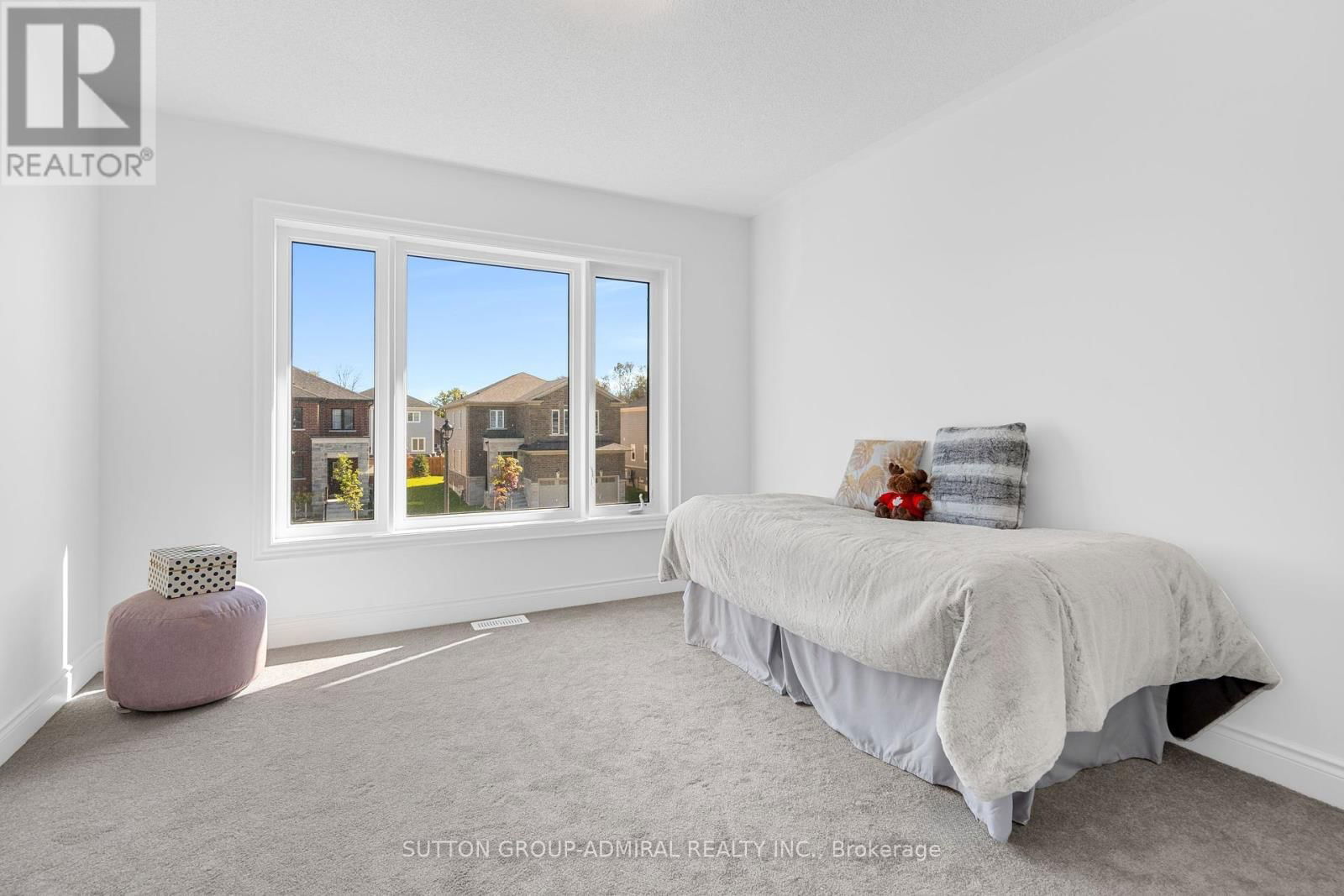 22 AUTUMN DRIVE Image 19