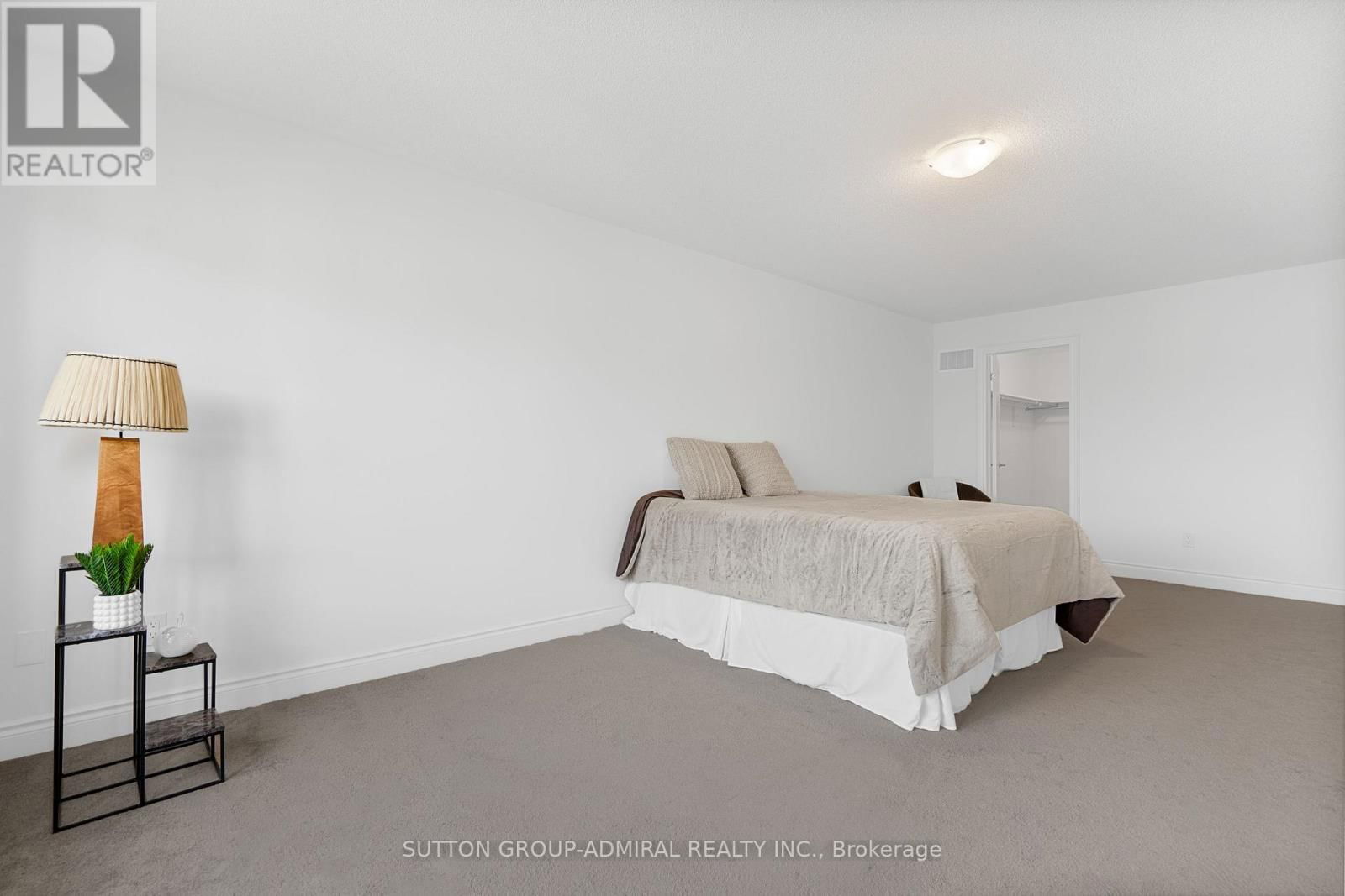22 AUTUMN DRIVE Image 24