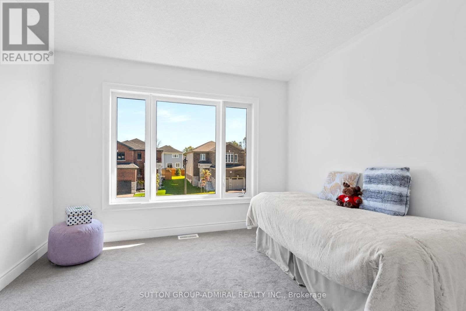 22 AUTUMN DRIVE Image 32