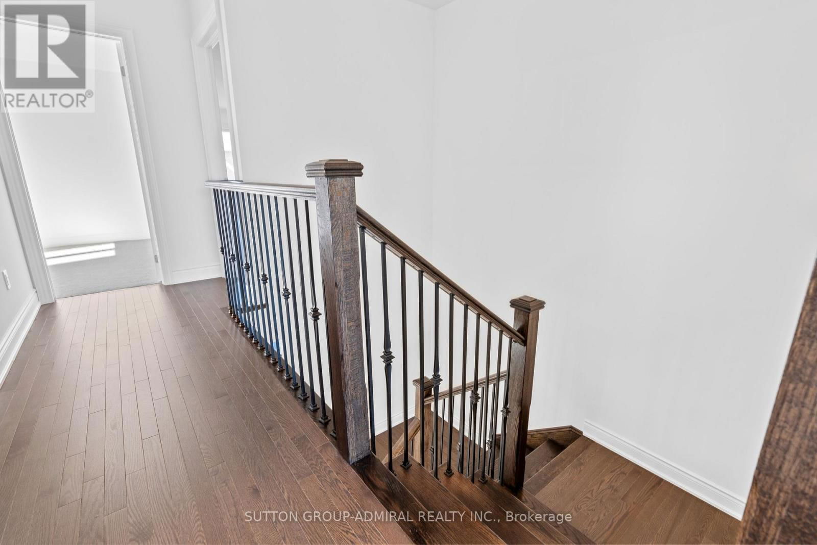 22 AUTUMN DRIVE Image 34