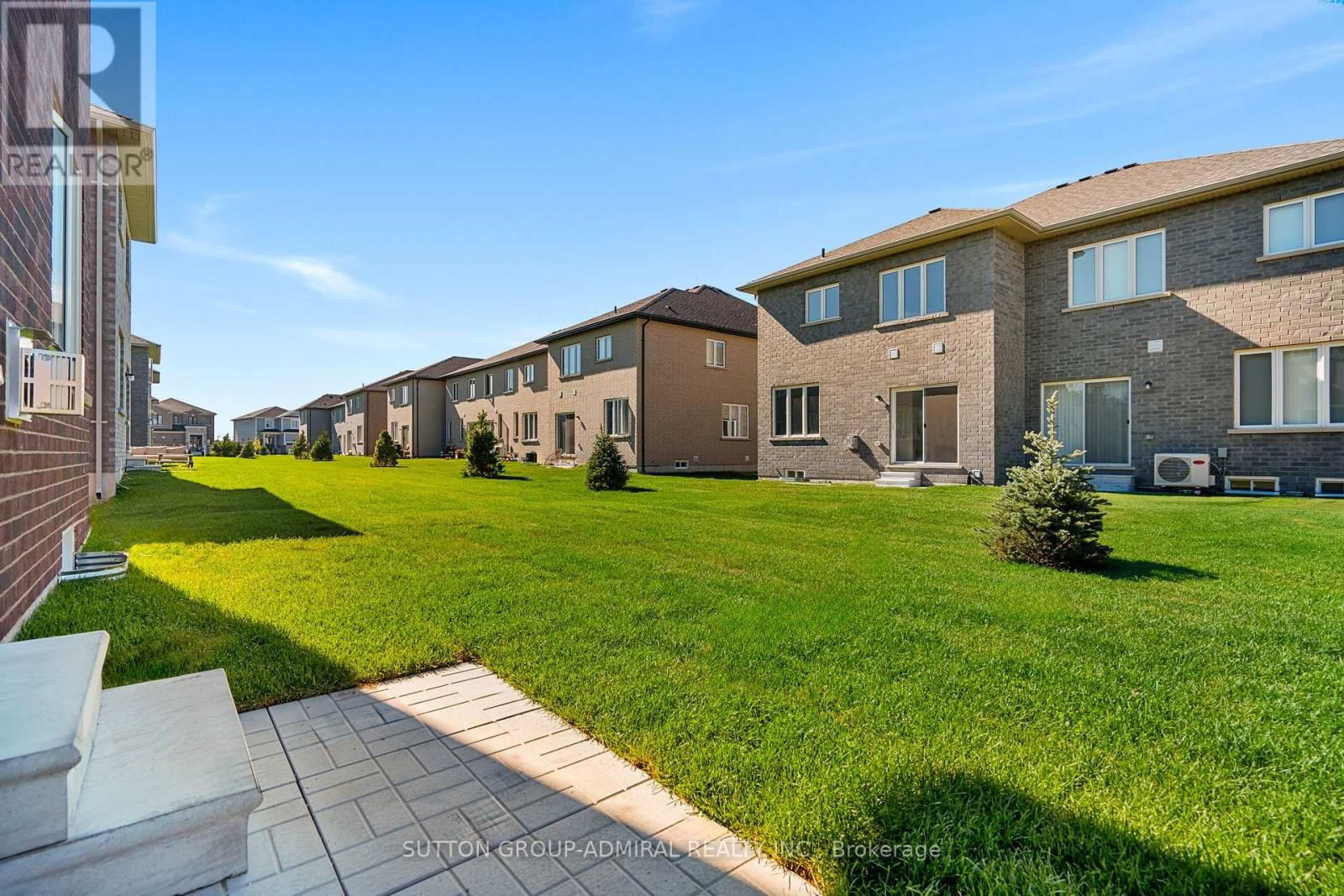 22 AUTUMN DRIVE Image 35