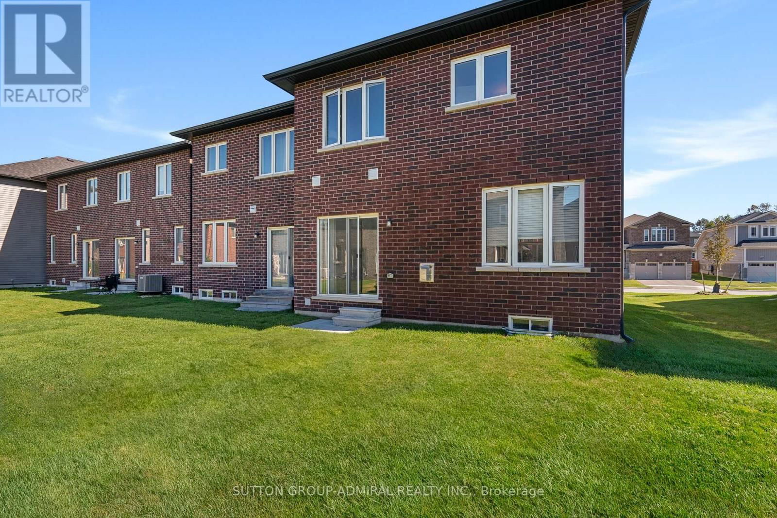 22 AUTUMN DRIVE Image 36