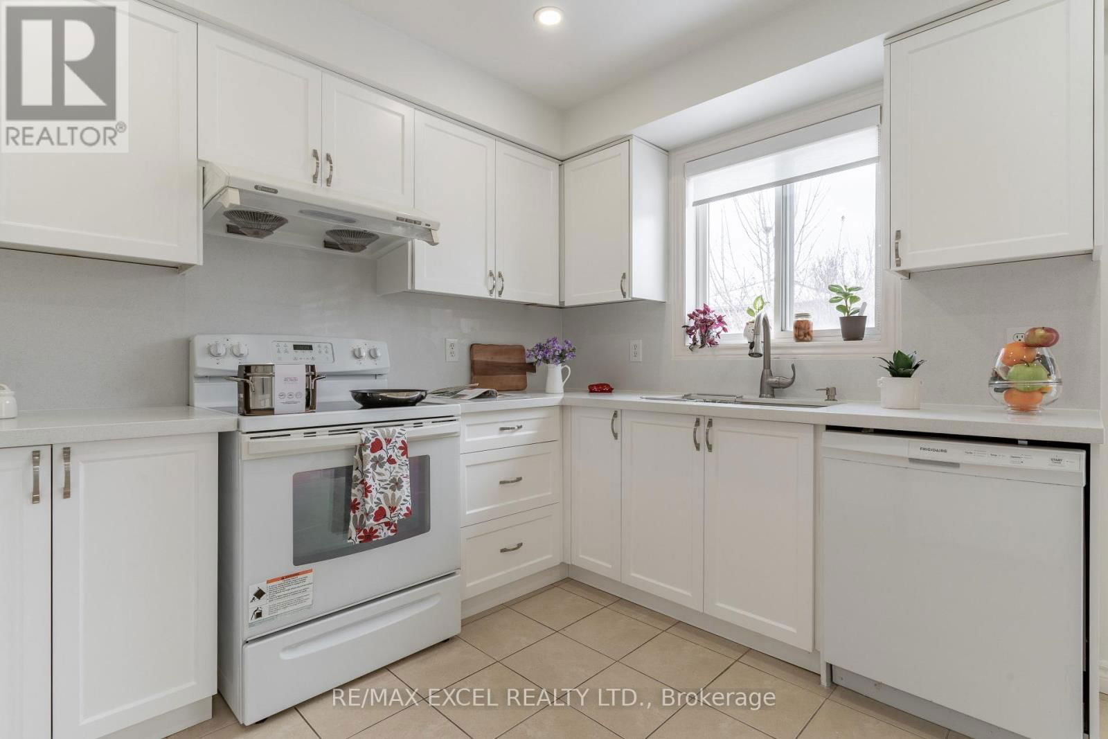 148 MARSELLUS DRIVE Image 16