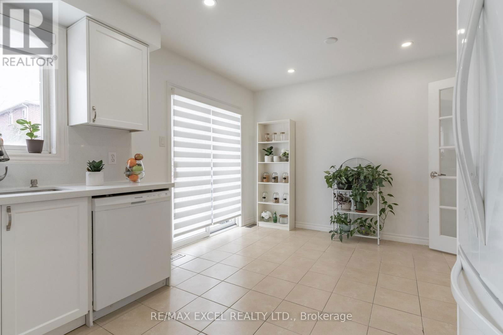 148 MARSELLUS DRIVE Image 18