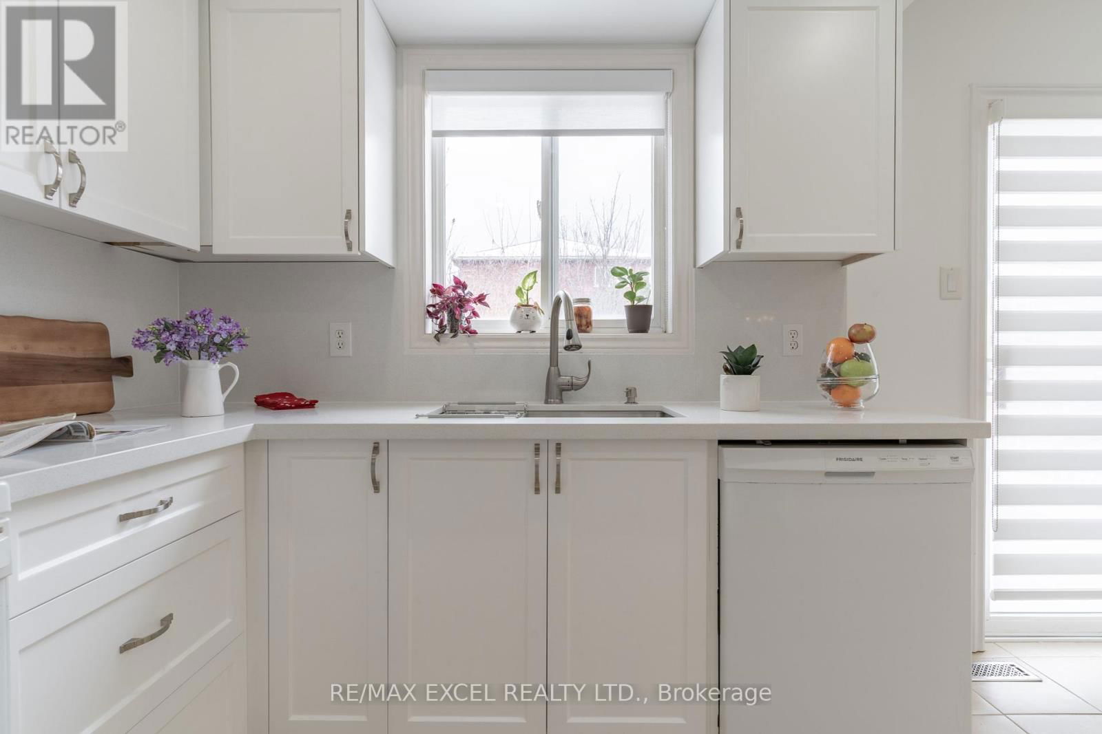 148 MARSELLUS DRIVE Image 19