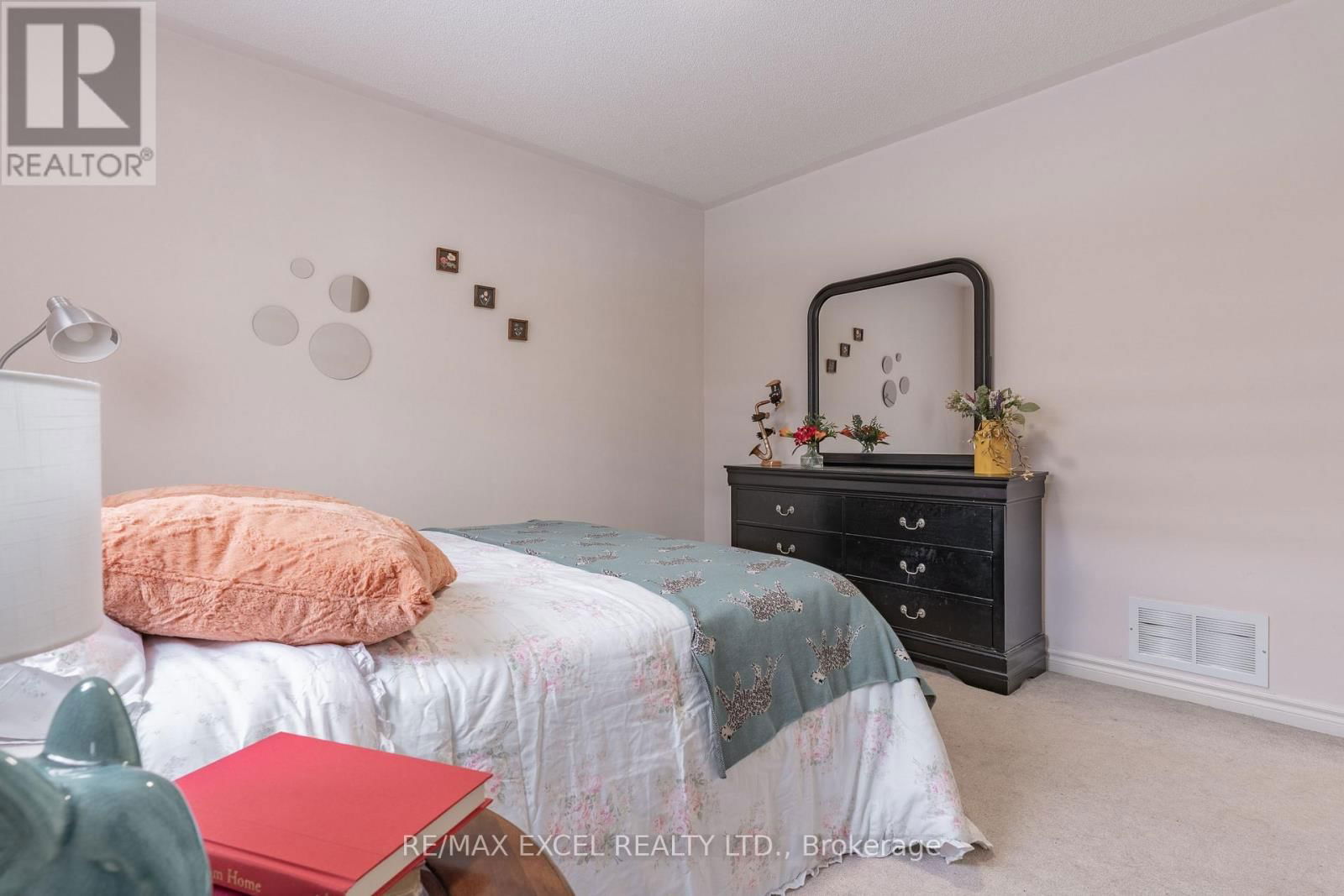 148 MARSELLUS DRIVE Image 27