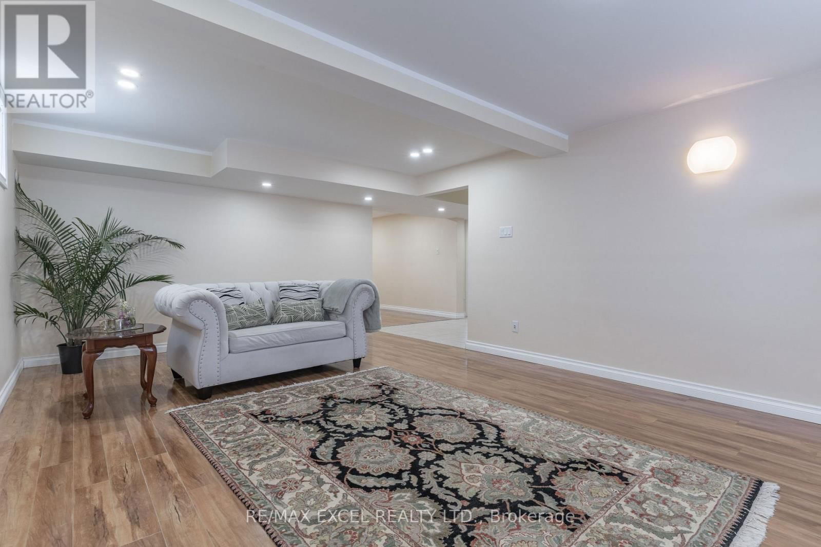 148 MARSELLUS DRIVE Image 36