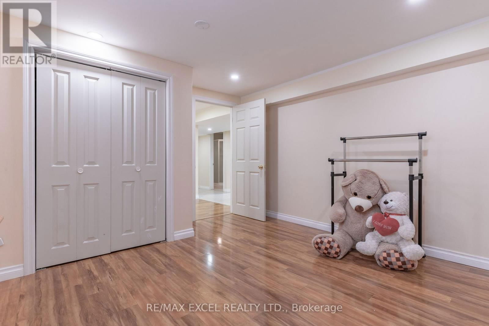 148 MARSELLUS DRIVE Image 38