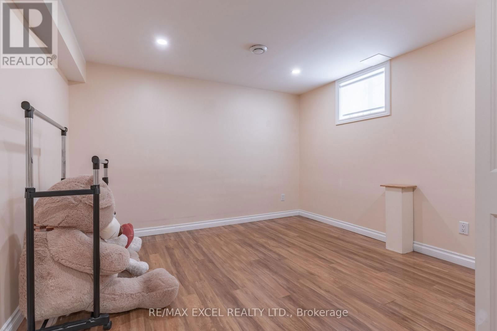 148 MARSELLUS DRIVE Image 39