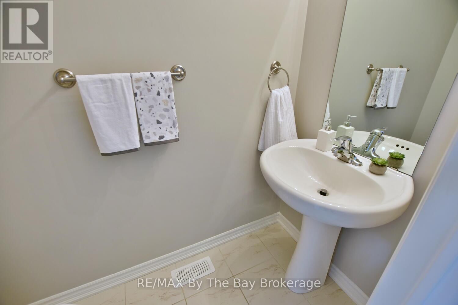 39 GREGORY AVENUE Image 4
