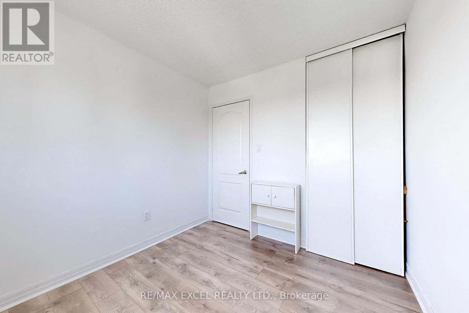 43 D'AMBROSIO DRIVE Image 24