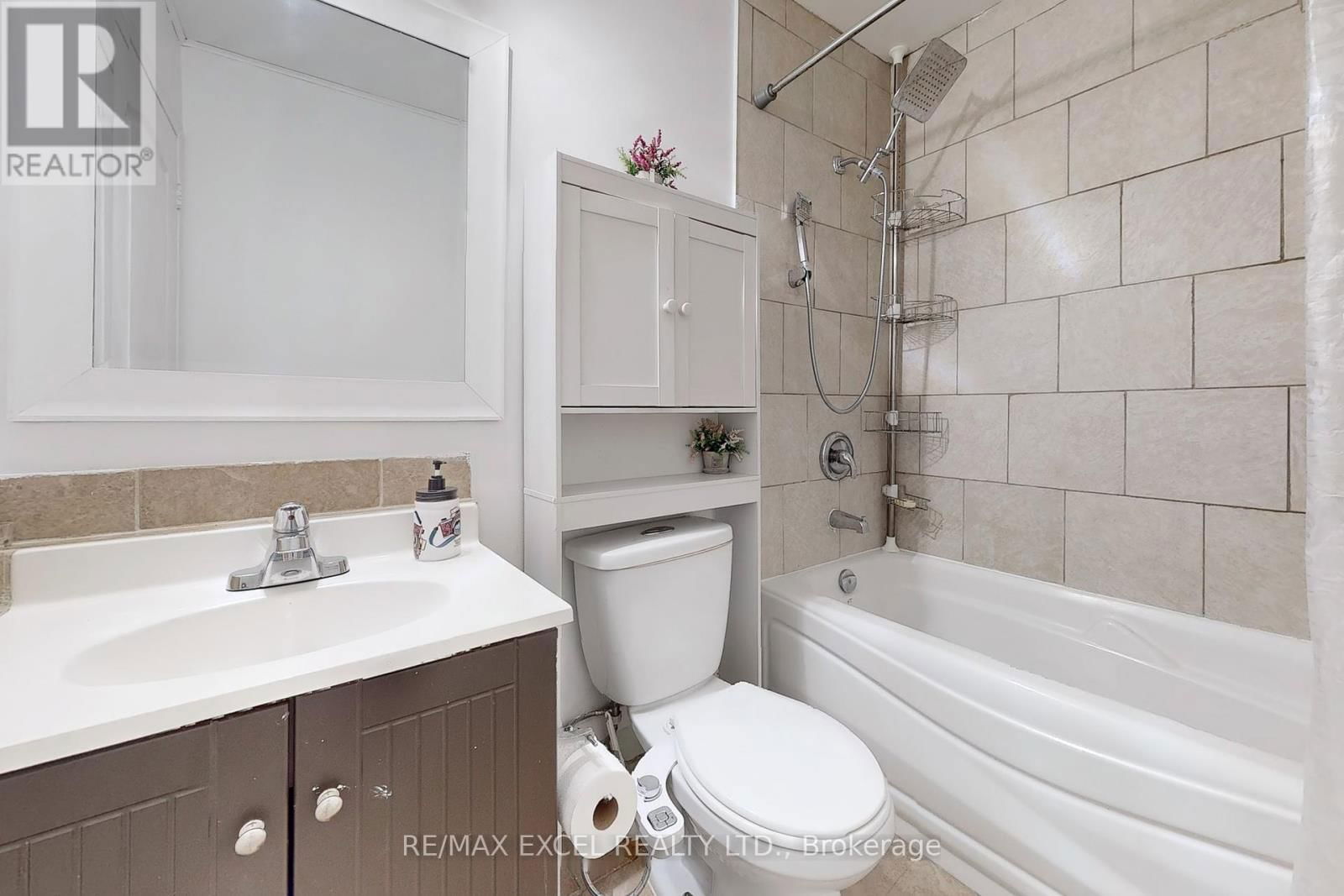 43 D'AMBROSIO DRIVE Image 25