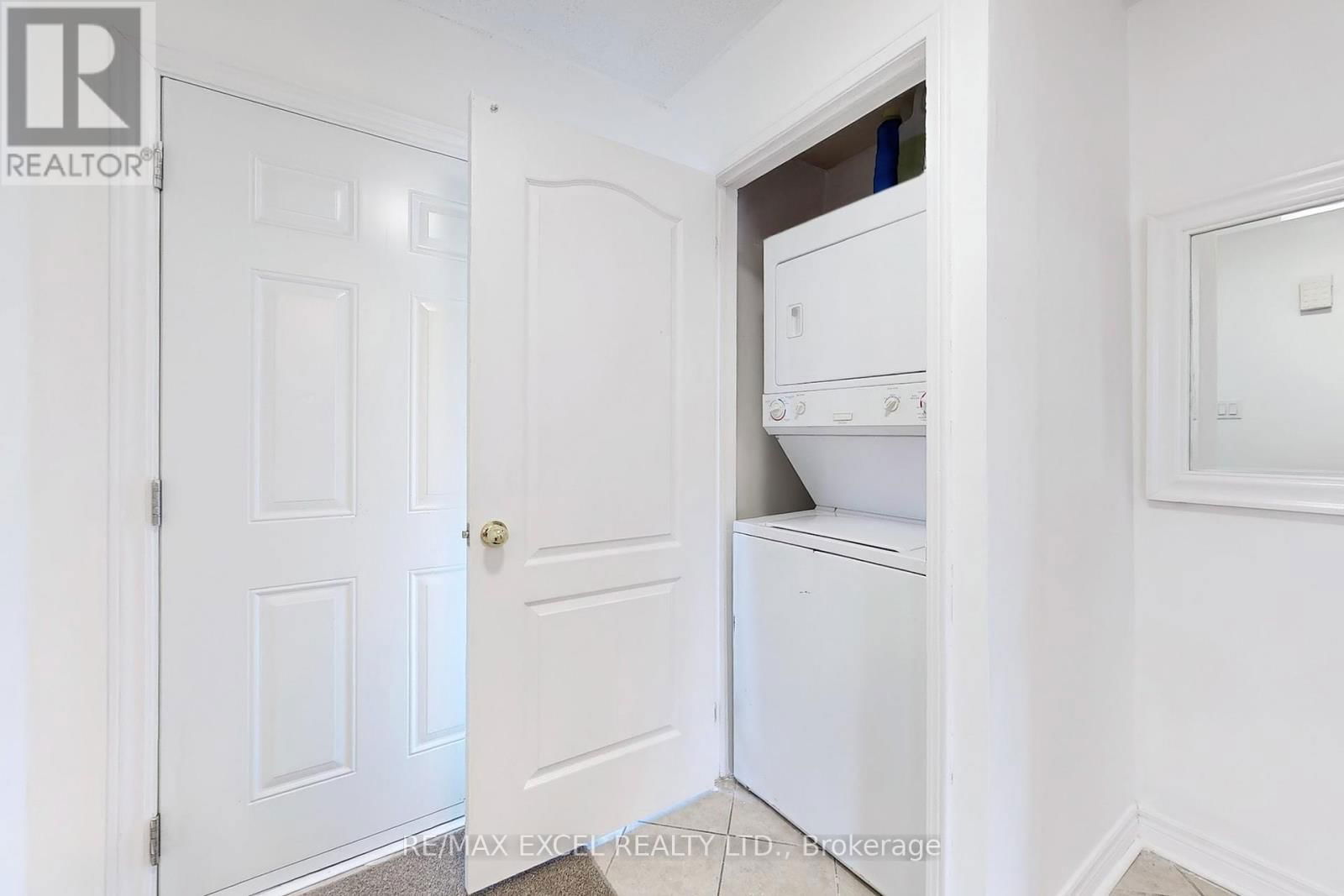 43 D'AMBROSIO DRIVE Image 27