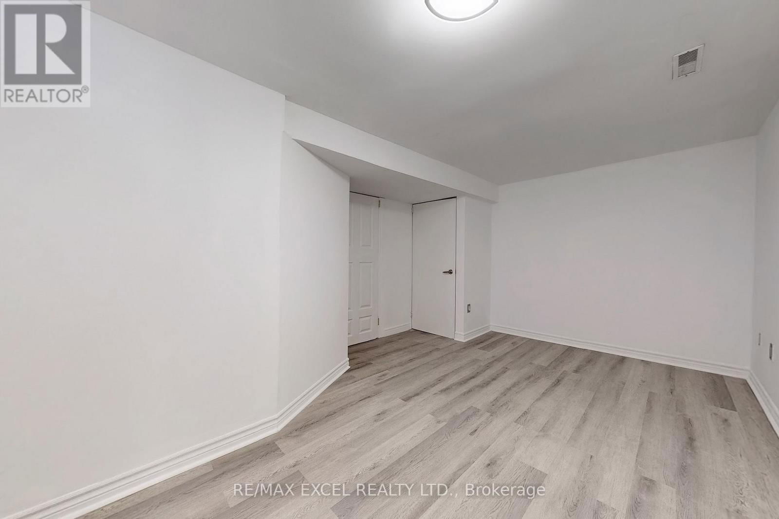 43 D'AMBROSIO DRIVE Image 30