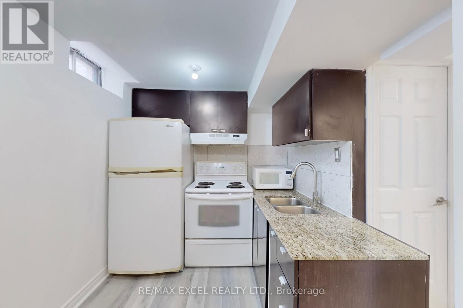 43 D'AMBROSIO DRIVE Image 31