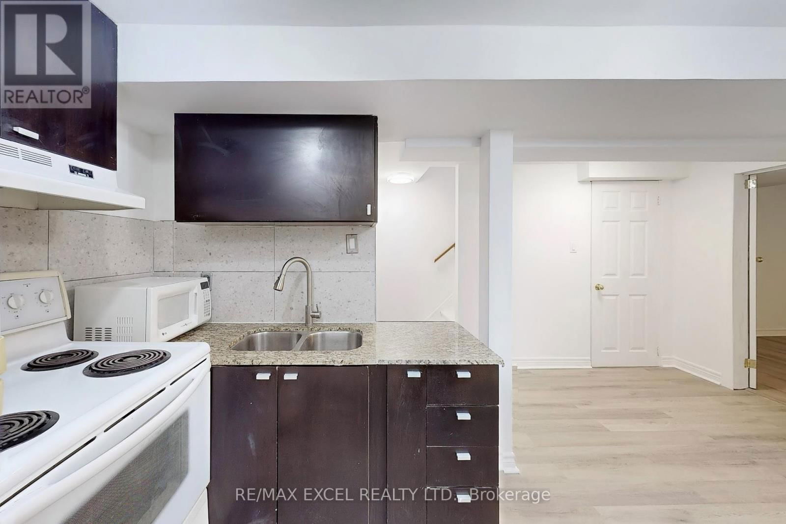 43 D'AMBROSIO DRIVE Image 32