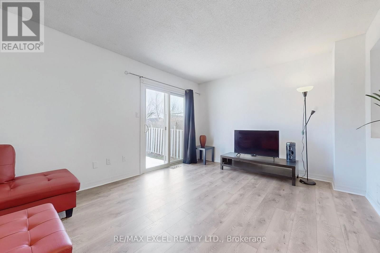 43 D'AMBROSIO DRIVE Image 8