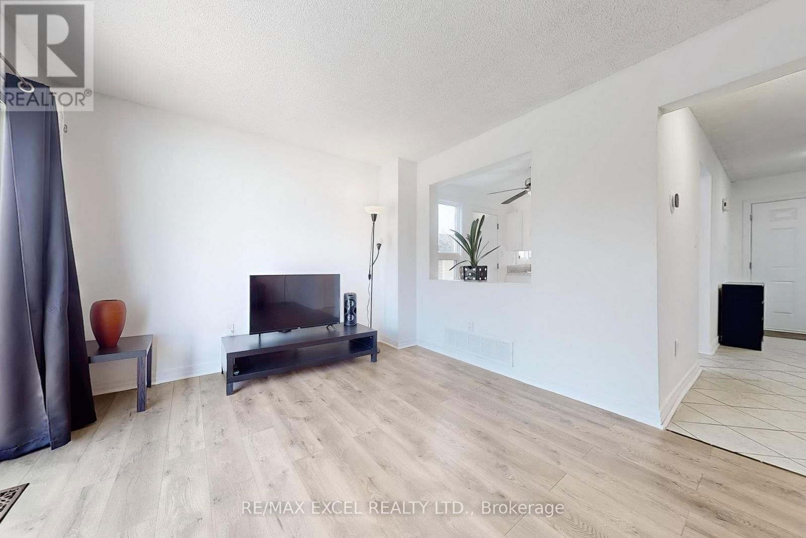 43 D'AMBROSIO DRIVE Image 9