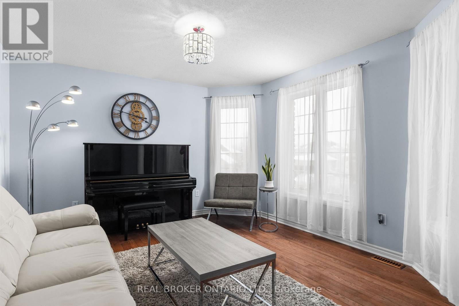 31 BELL STREET Image 5