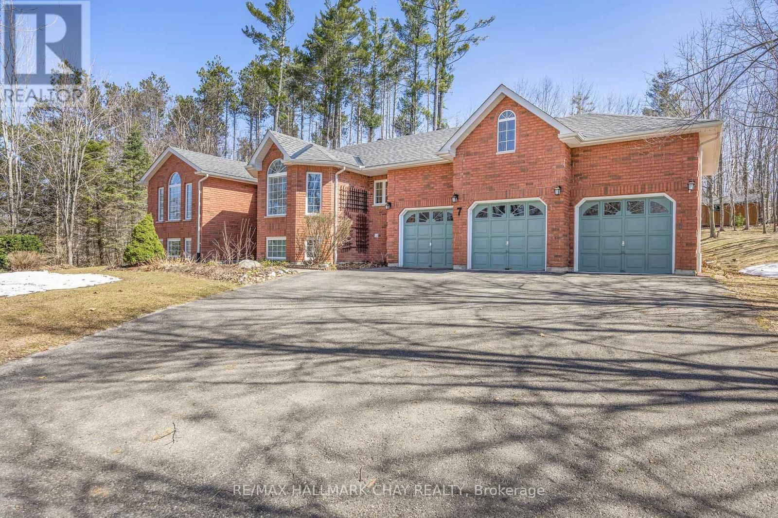 7 PINEVIEW DRIVE Image 1