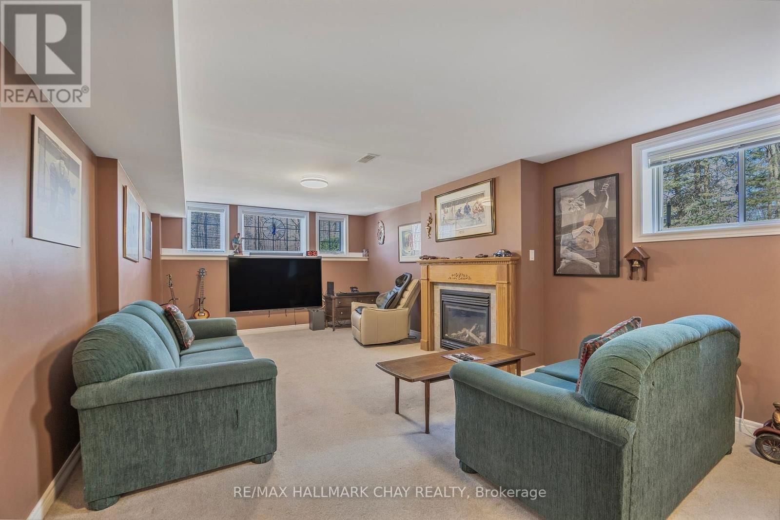 7 PINEVIEW DRIVE Image 24