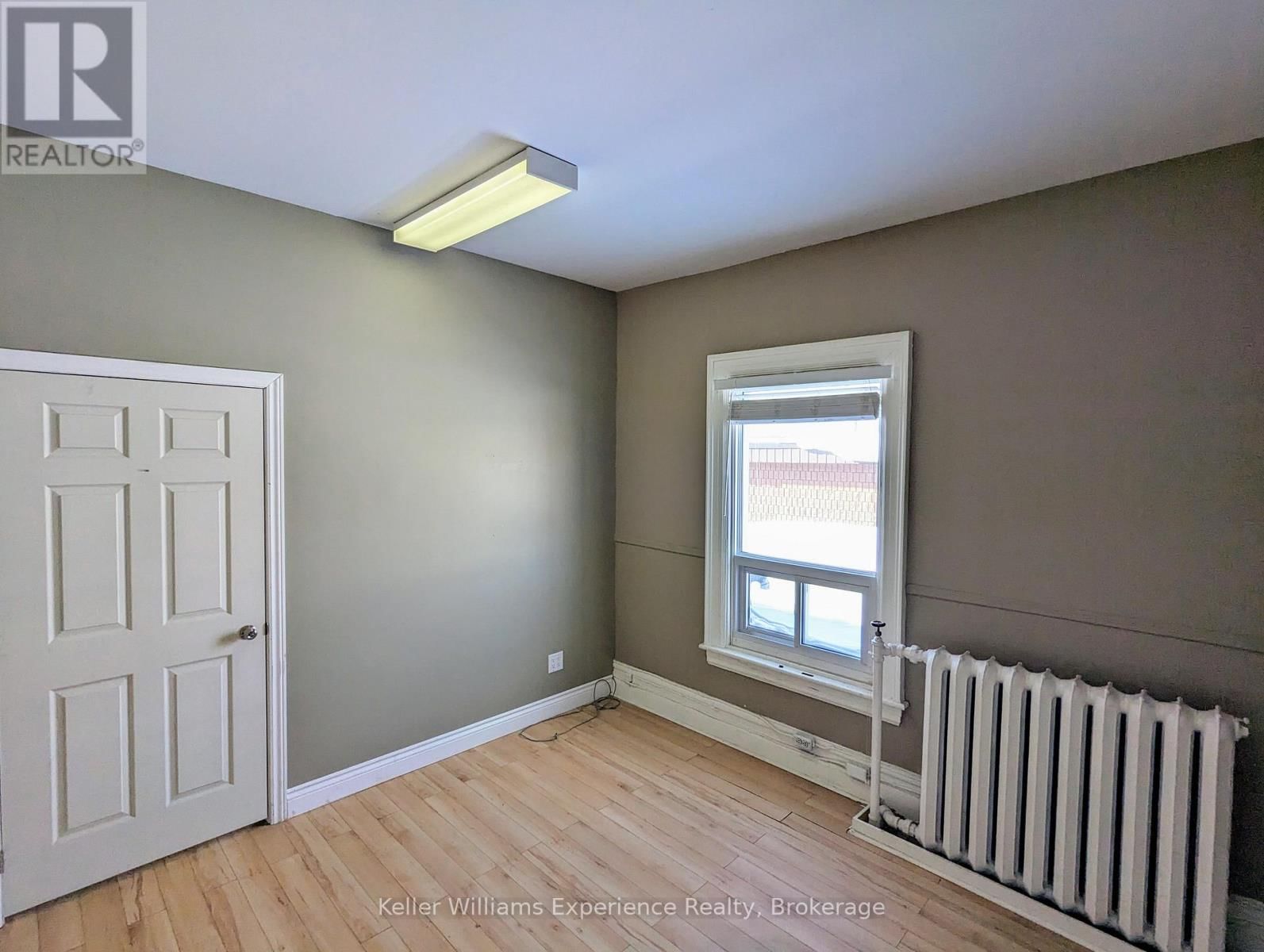 8 - 212 KING STREET Image 4