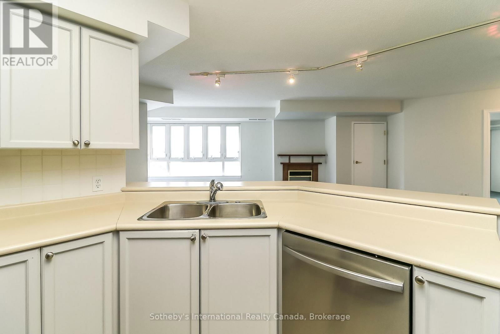 402 - 16 RAGLAN STREET Image 17