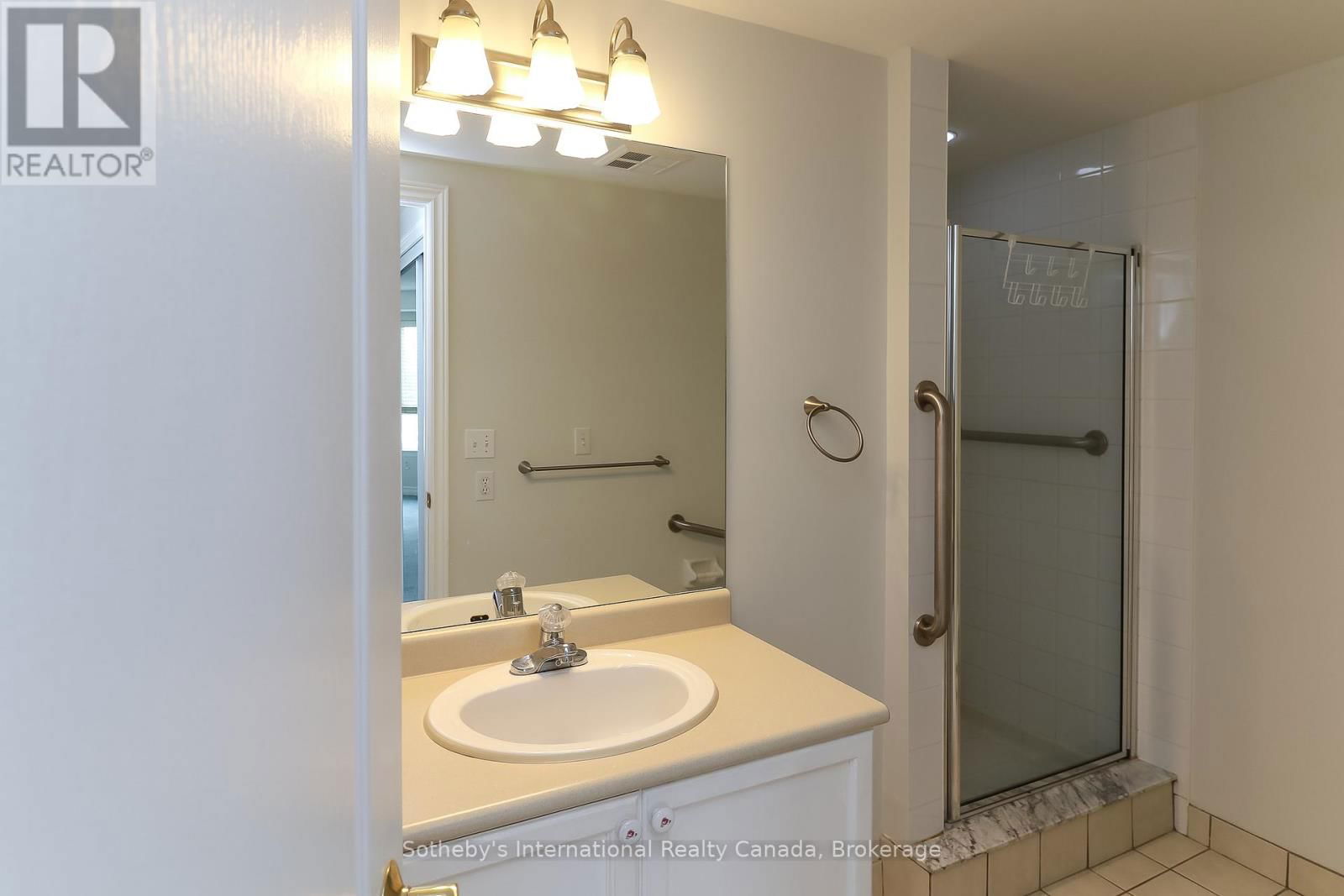 402 - 16 RAGLAN STREET Image 22