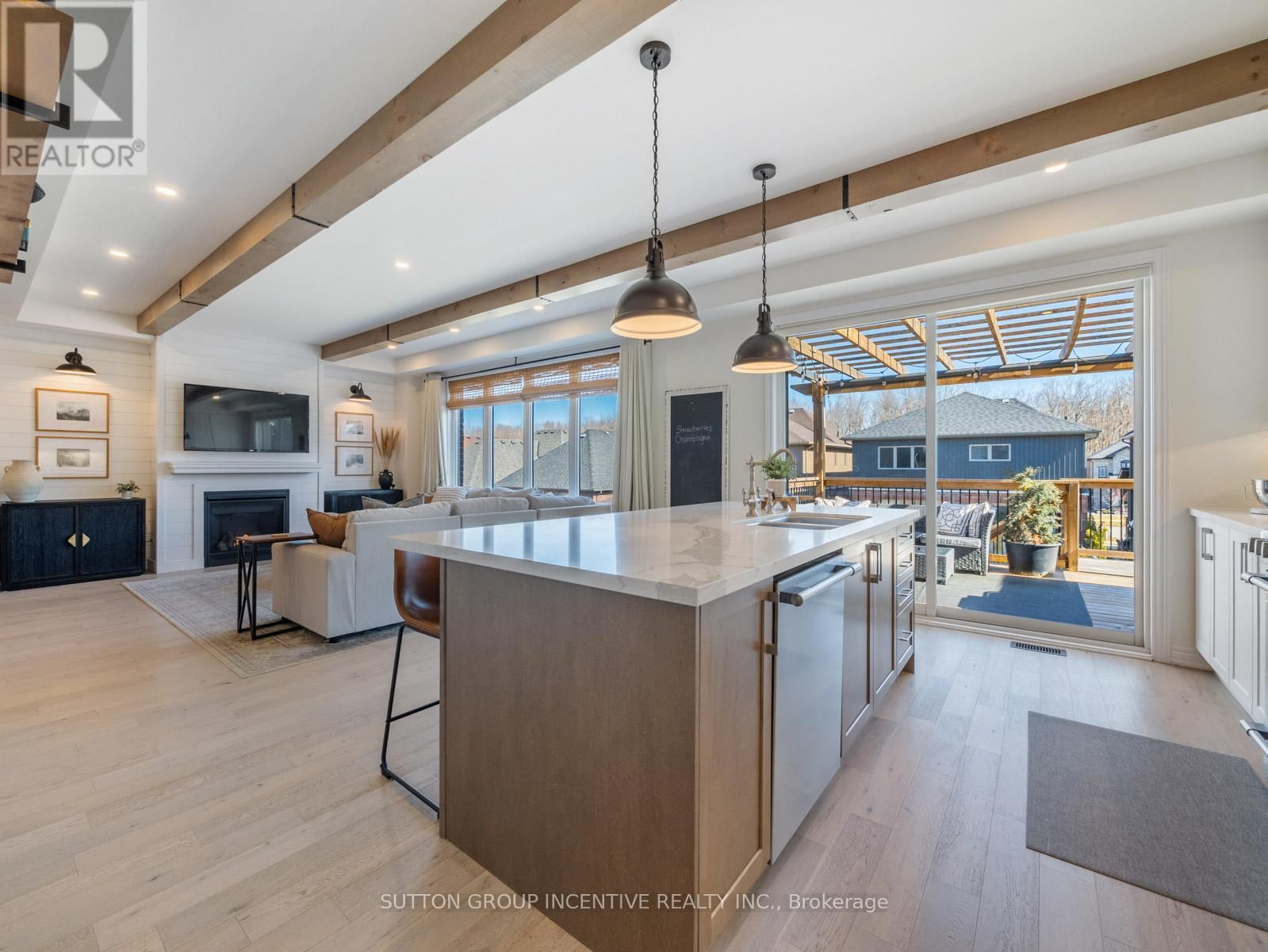 3007 ANNALYSSE DRIVE Image 13