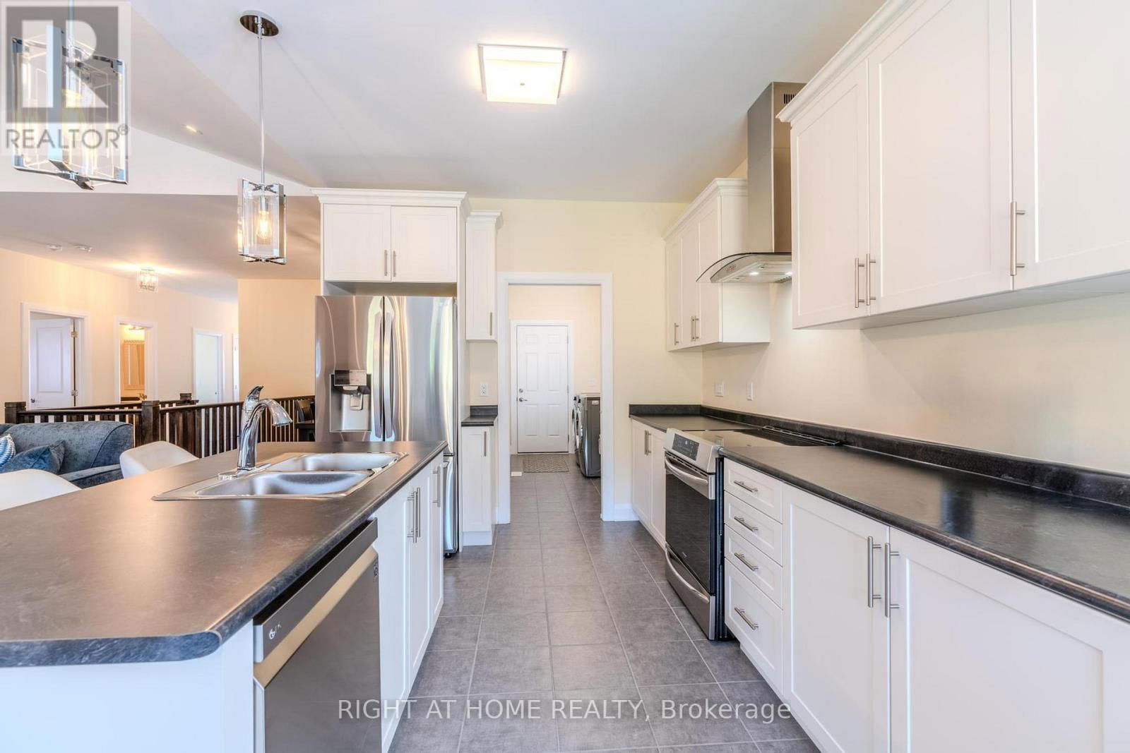 9 BEAUSOLEIL DRIVE Image 12