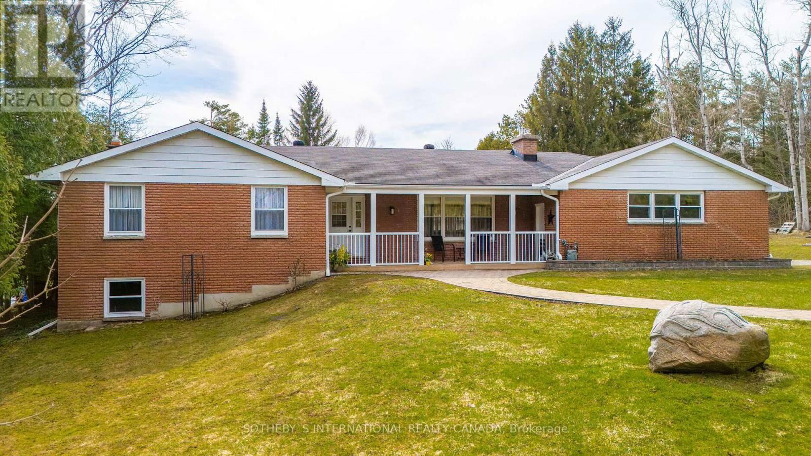 376 LAKESHORE ROAD Image 1