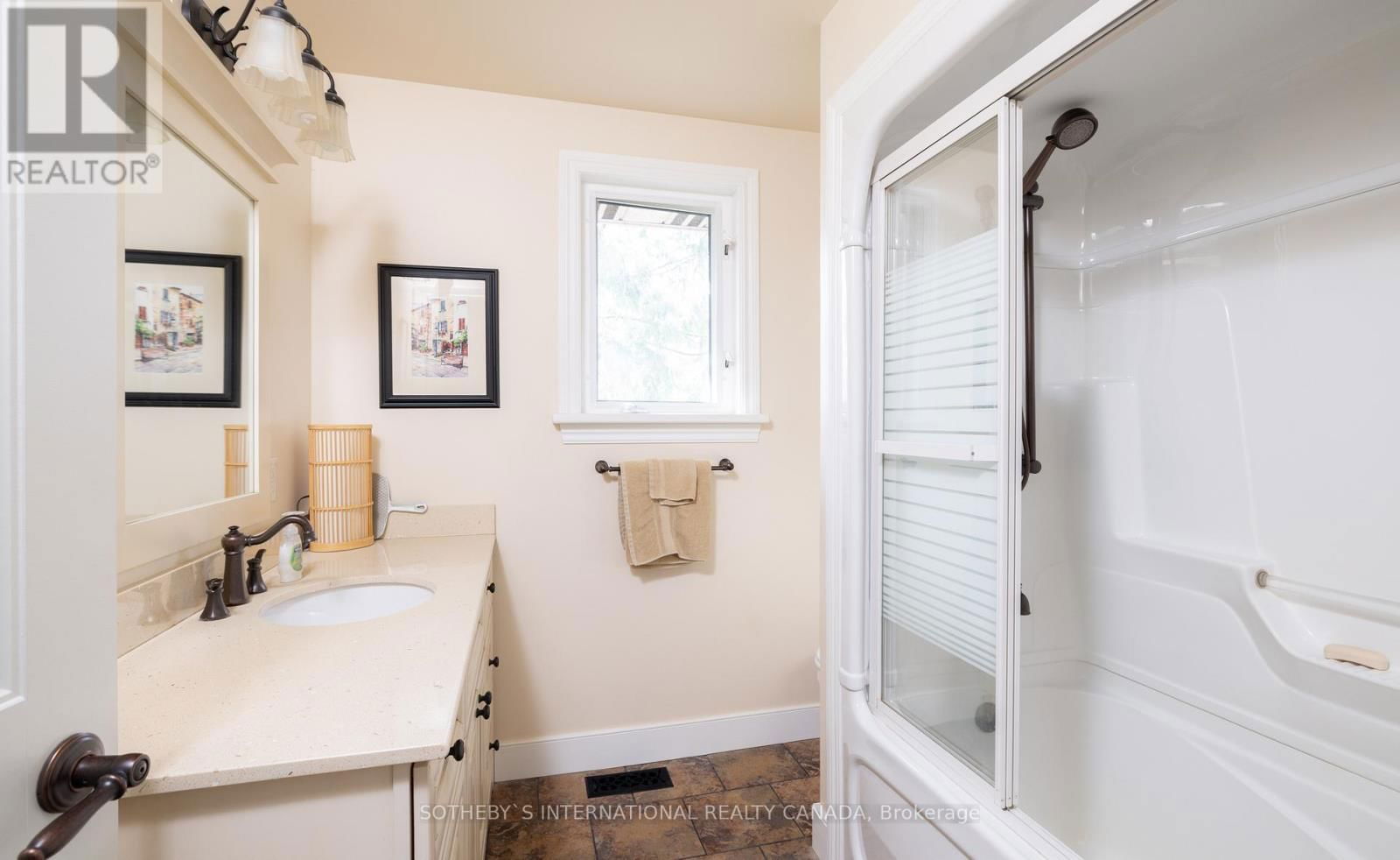 376 LAKESHORE ROAD Image 14