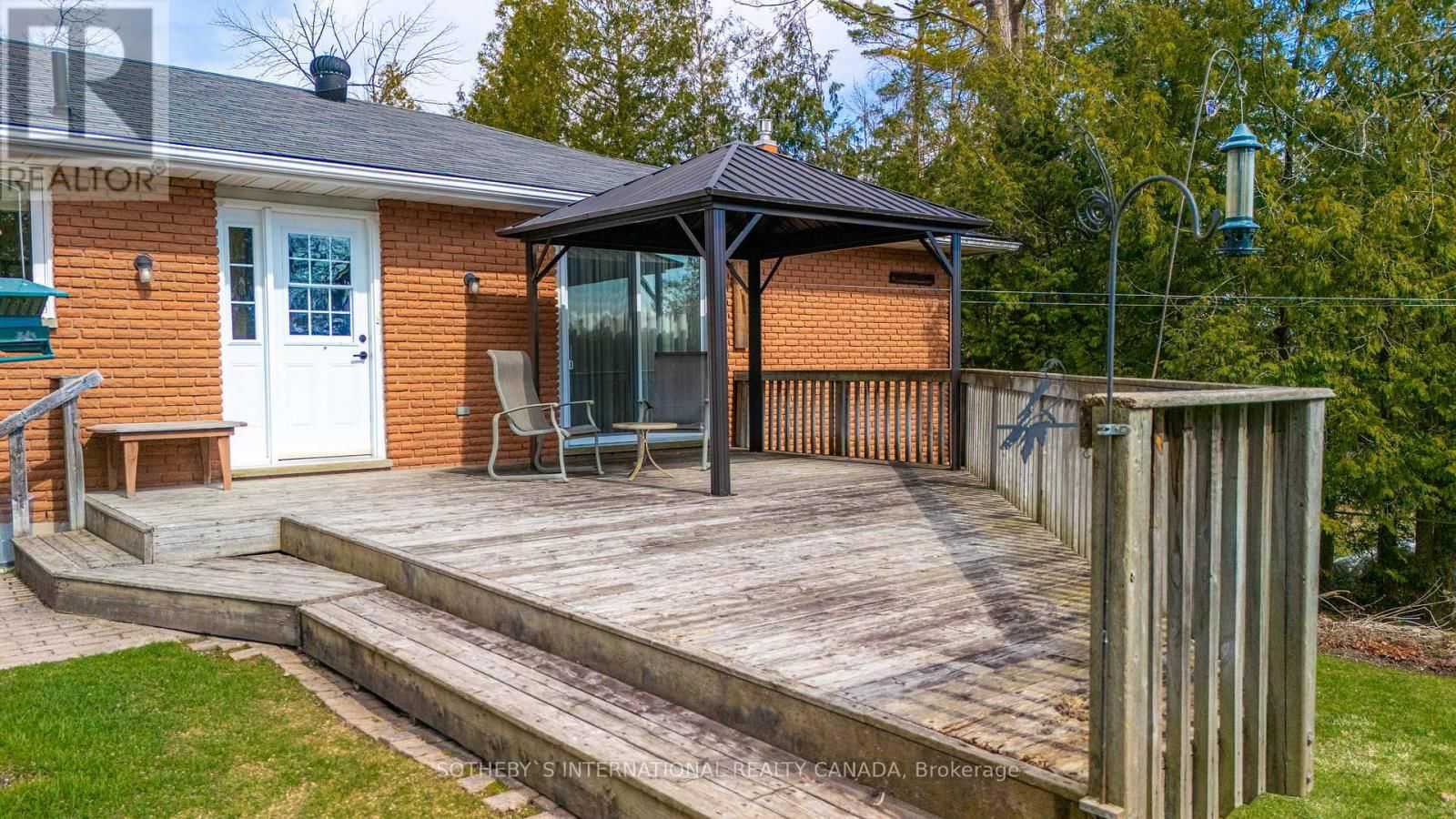 376 LAKESHORE ROAD Image 18