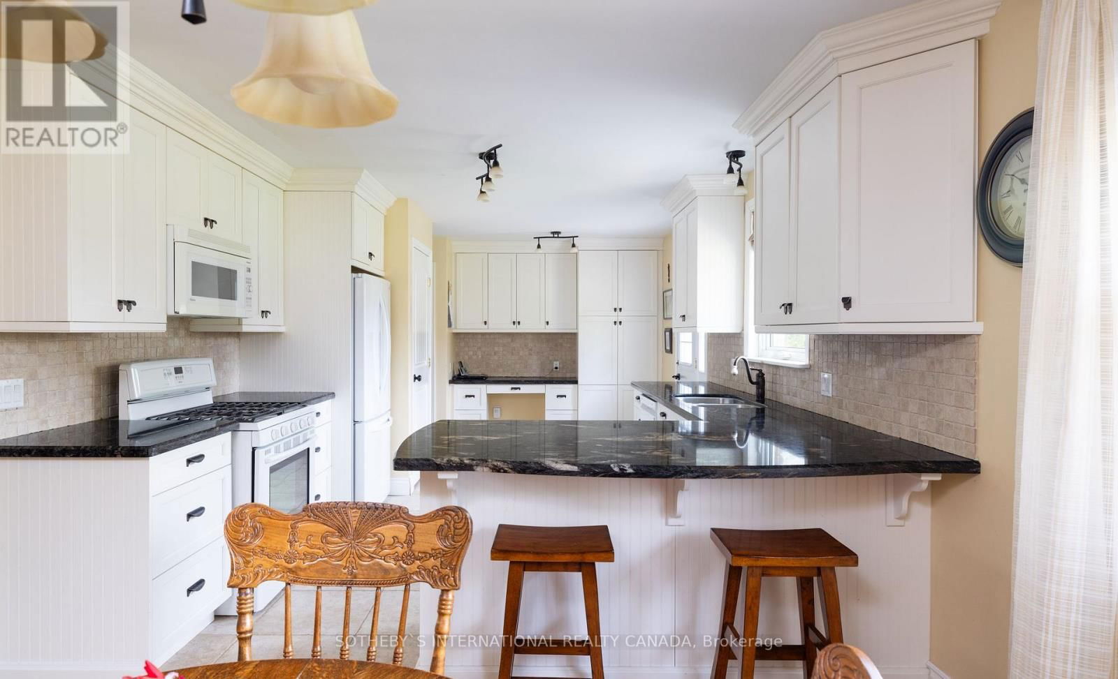 376 LAKESHORE ROAD Image 5