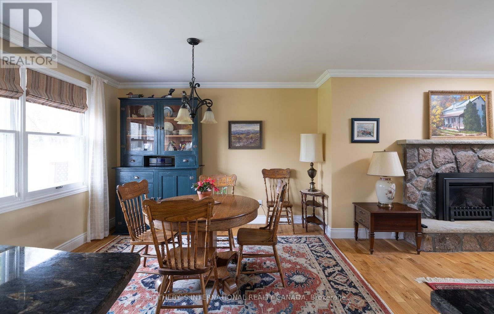 376 LAKESHORE ROAD Image 8