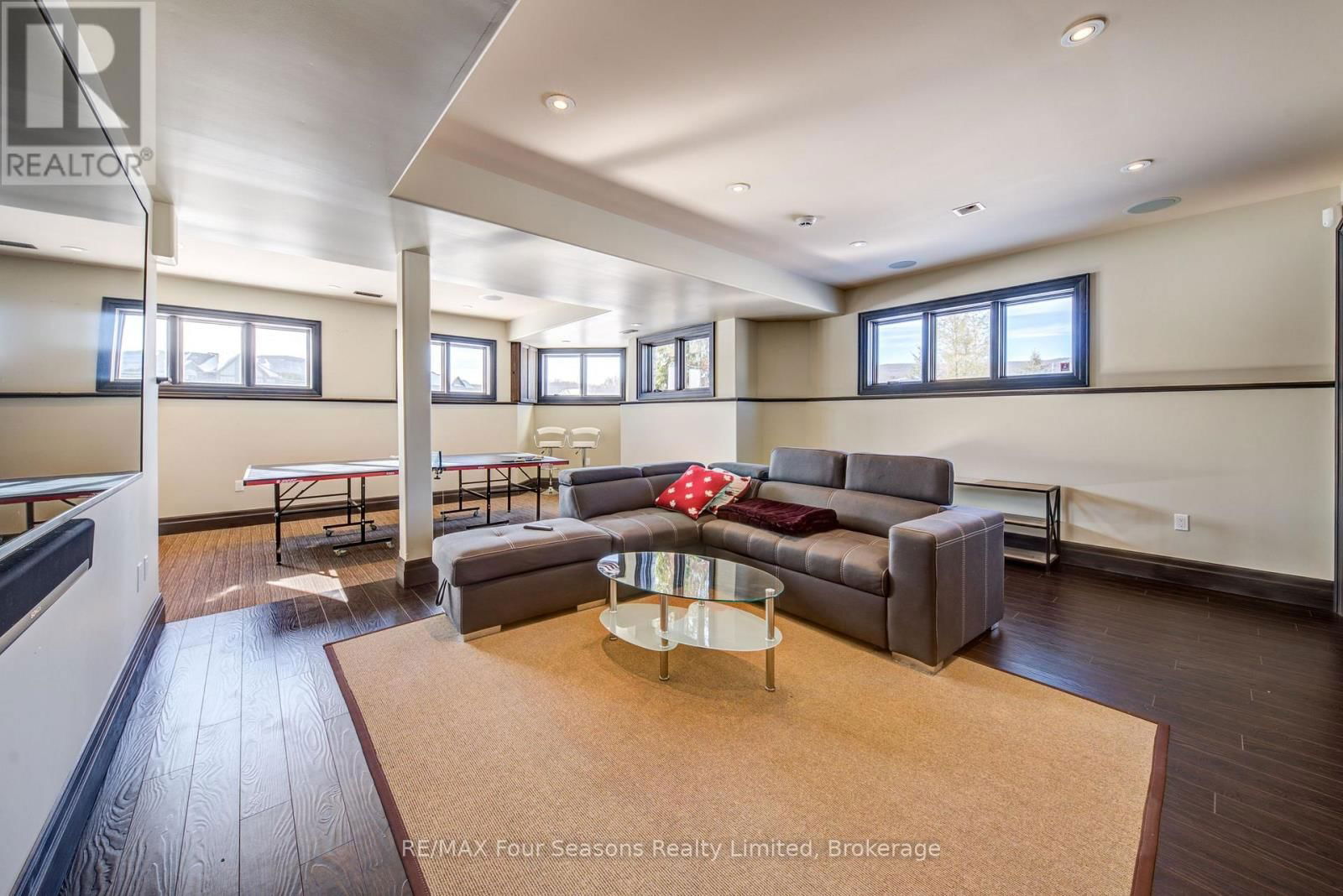 12 WINDROSE VALLEY BOULEVARD Image 33
