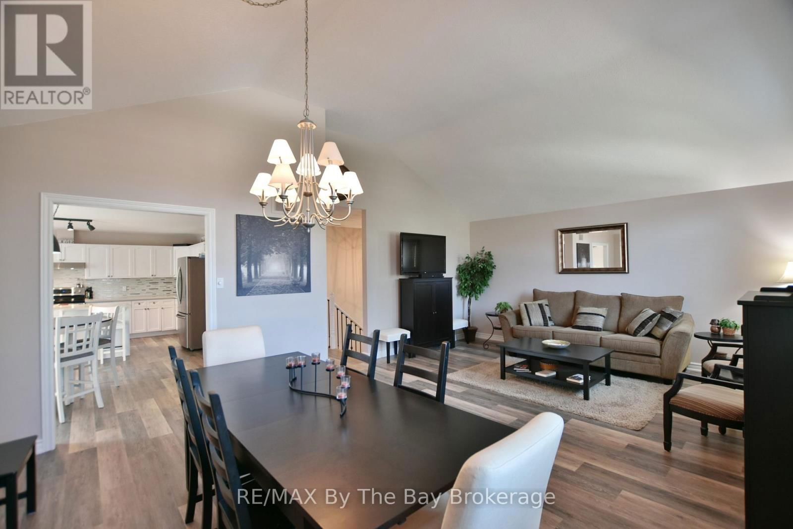 8 PRIDHAM COURT Image 10