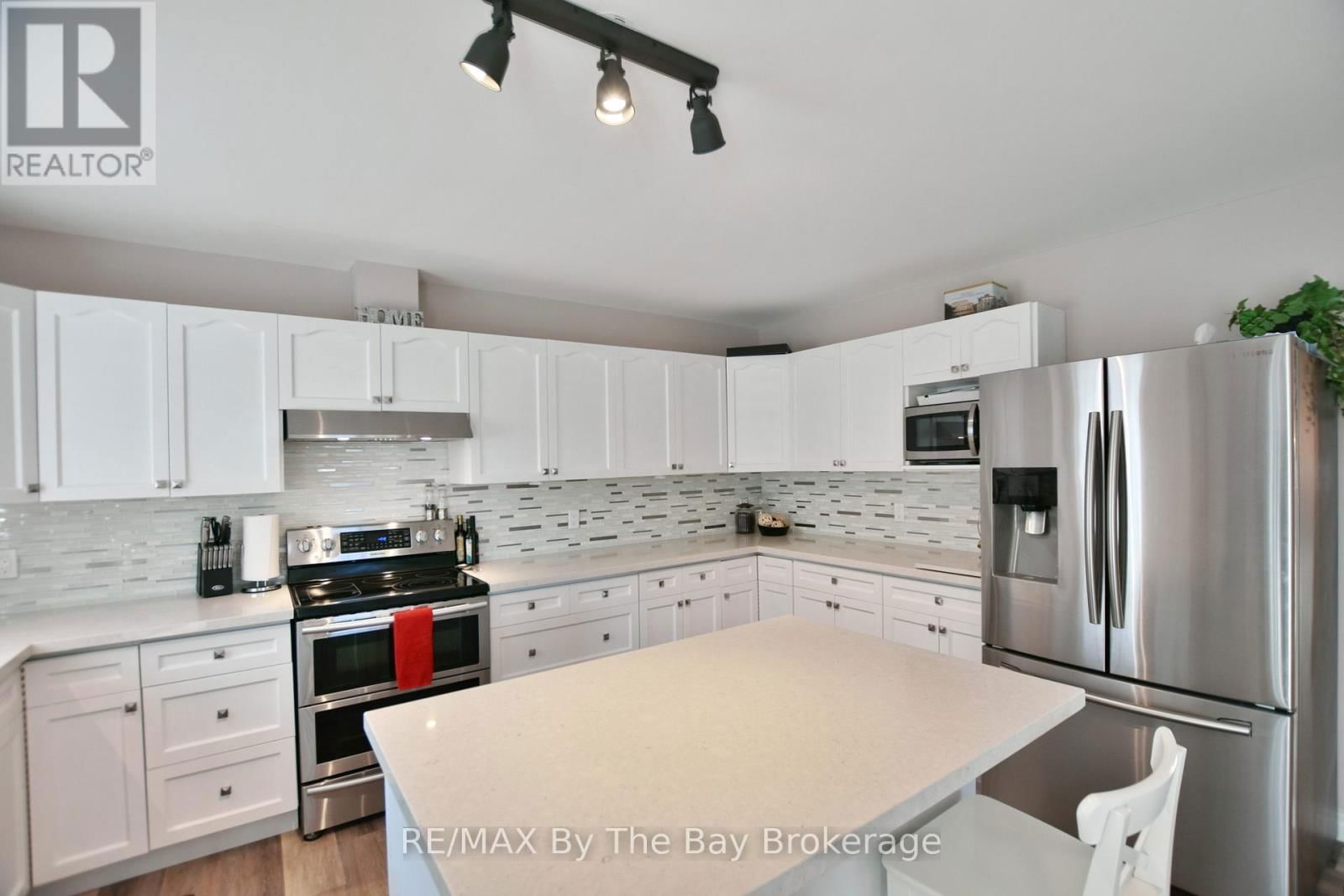 8 PRIDHAM COURT Image 12