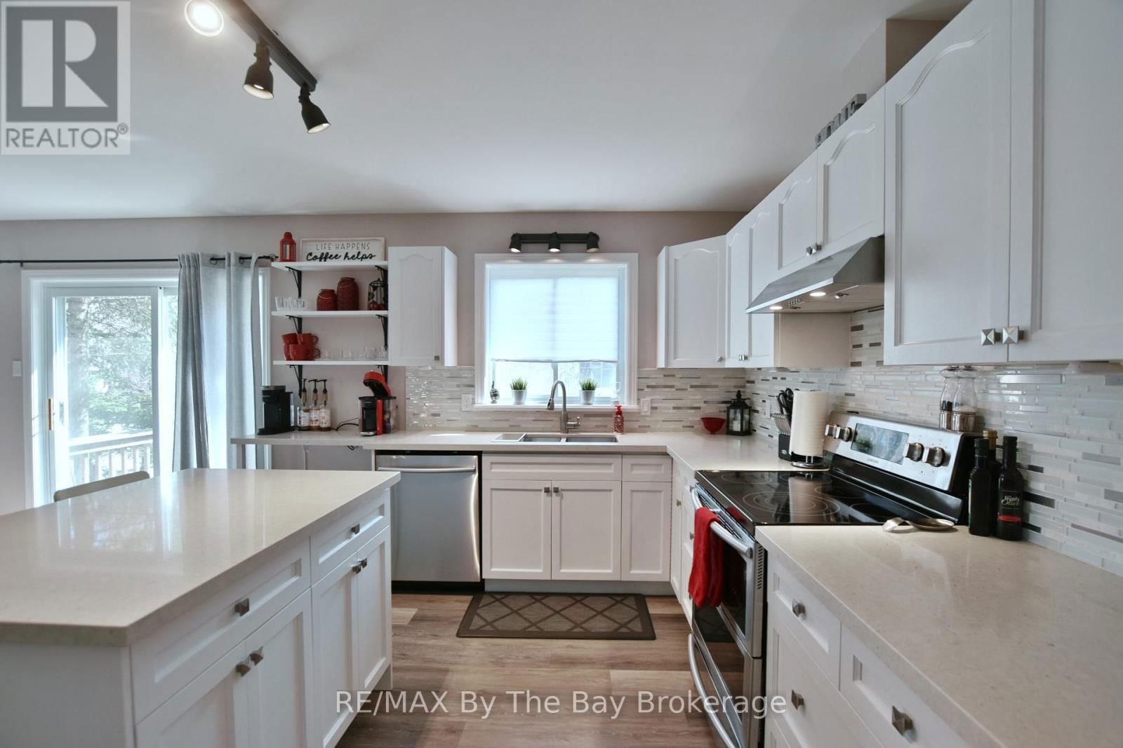 8 PRIDHAM COURT Image 13