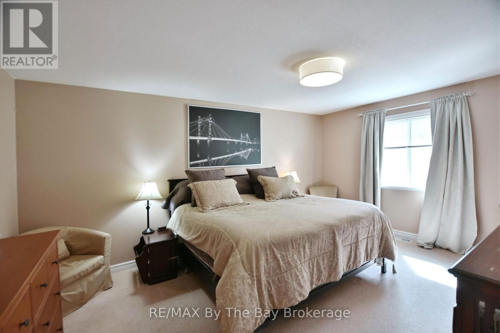 8 PRIDHAM COURT Image 15